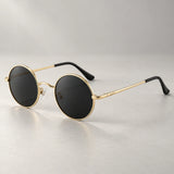 Dourado com lentes pretas